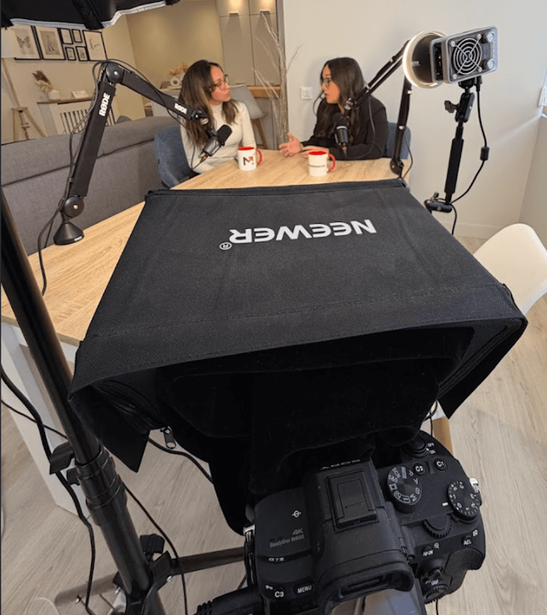 Viviana entrevistando a Mari Fuentes en Andorra