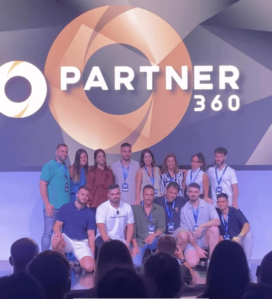 Erika Ramírez haciendo parte del equipo de Partner 360 Evento Valencia 2025