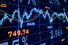 ¿A qué se refiere el término “small caps”?
En tipografía, las versalitas (abreviatura de small capitals) son caracteres compuestos con glifos que se parecen a las letras mayúsculas pero se reducen en altura y peso cerca de las letras minúsculas o figuras de texto que las rodean .