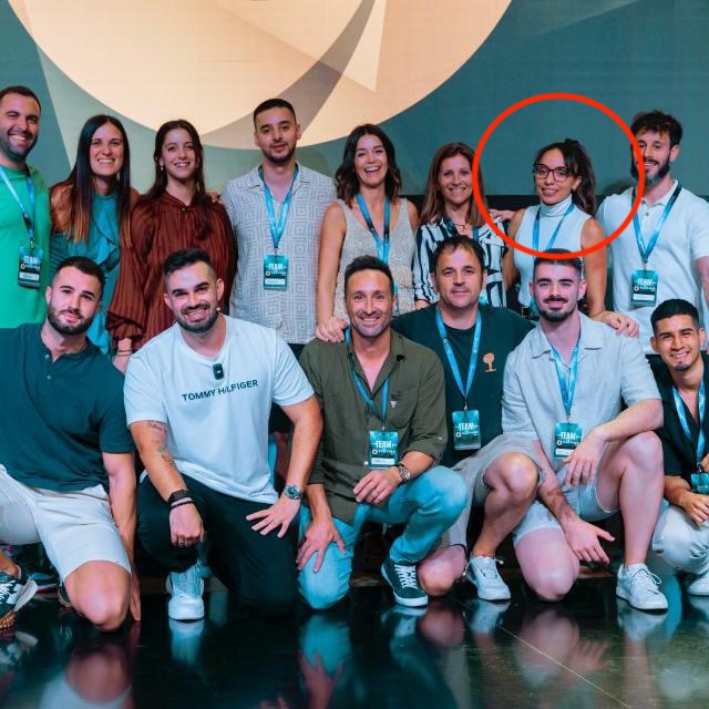 rika de VivirVlog con Fabio Serna y el equipo de alumnos de la formación Partner 360 en septiembre de 2025.